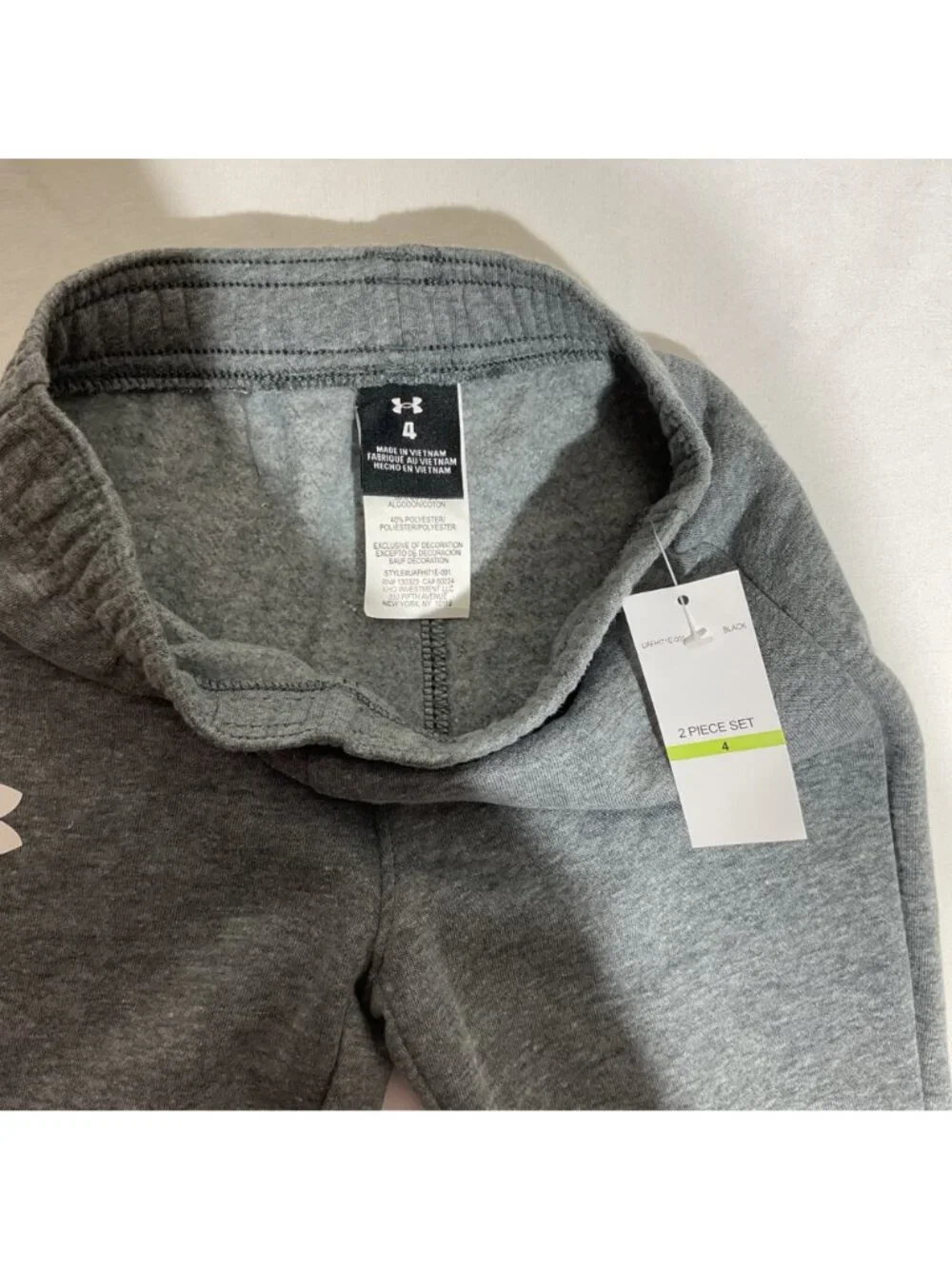 Under Armour Boys 2-Piece Set Long-Sleeve Black Shirt & Grey Joggers Size 4 Comf